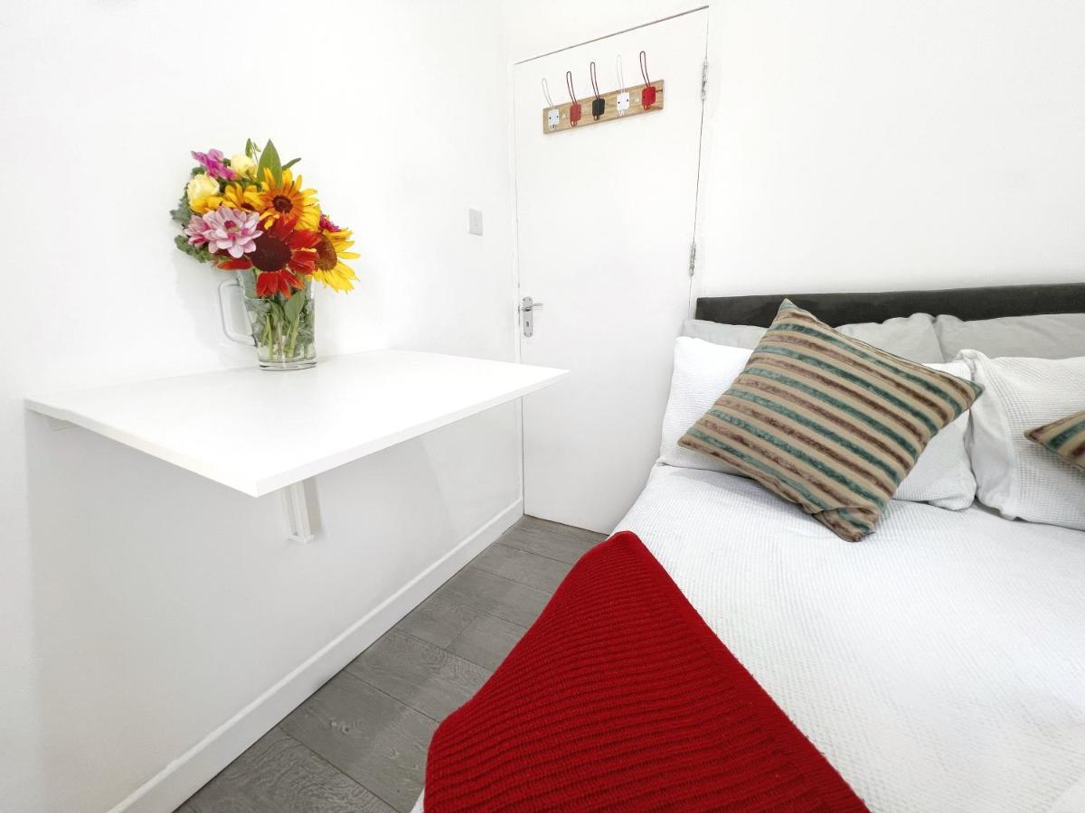 Luxurious House Near Excel- Air Conditioning, 9 Beds, 2 Baths, Garden, Fast Wifi Londres Extérieur photo